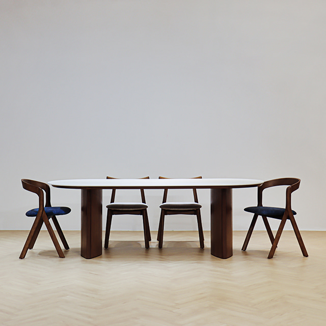 Luna Oval Ceramic Table + Forms Chair Set